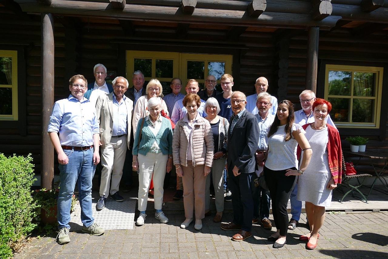 Der Vorsitzende der Senioren-Union Westerwaldkreis Rainer Becher zeigte sich erfreut über die rege Teilnahme an einem sonnigen Samstagvormittag. Organisiert und geleitet wurde das Netzwerktreffen von Paula Maria Maaß (Westerwaldkreis) und Inge Drossard-Ginter (Kreis Limburg Weilburg)